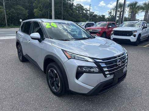 Used 2024 Nissan Rogue SV AWD/4WD image 10