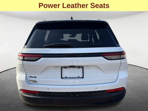 Used 2022 Jeep Grand Cherokee Altitude image 12