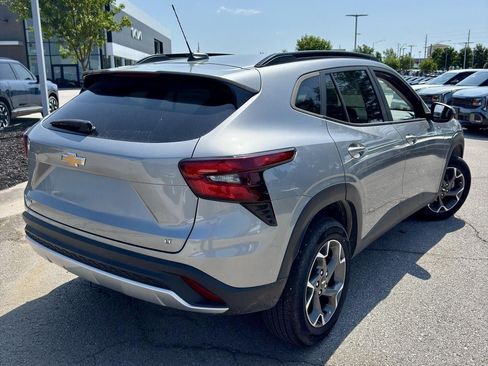 Used 2025 Chevrolet Trax LT FWD image 5