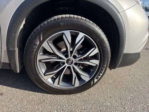 Used 2018 INFINITI QX30 AWD image 12