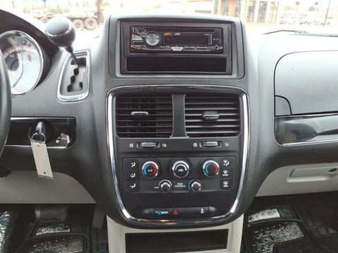 Used 2014 Dodge Grand Caravan SE FWD image 16