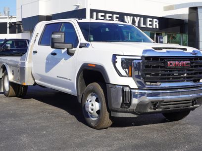 New 2025 GMC Sierra 3500 Pro w/ Convenience Package