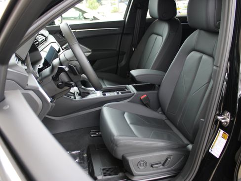 Certified 2025 Audi Q3 2.0T Premium Plus w/ Premium Plus Package AWD/4WD image 14