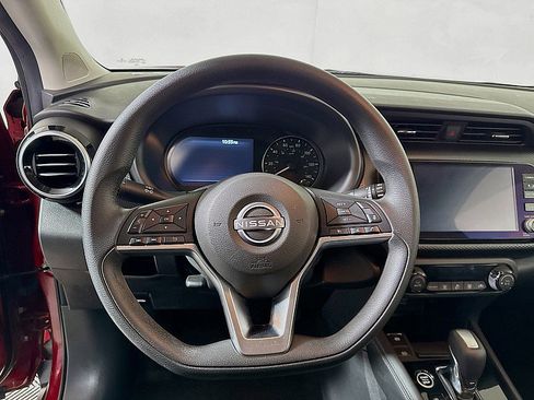 Used 2022 Nissan Kicks SV image 12