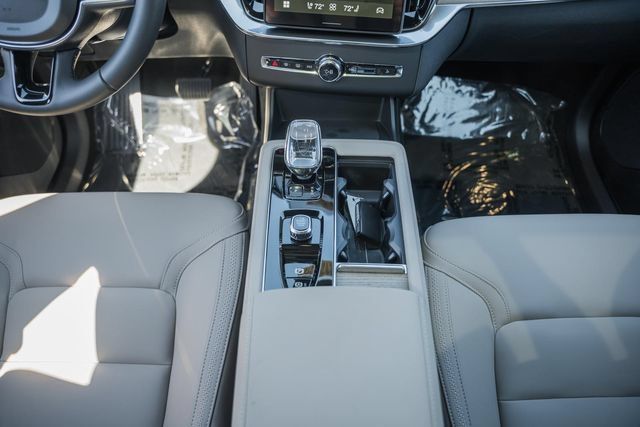 New 2027 Volvo XC90 B6 Plus AWD/4WD image 32