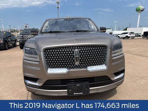 Used 2019 Lincoln Navigator L Reserve AWD/4WD image 2