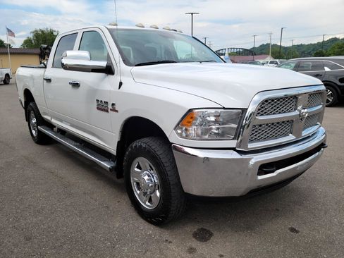 Used 2015 RAM 2500 Tradesman w/ Chrome Appearance Group AWD/4WD image 3