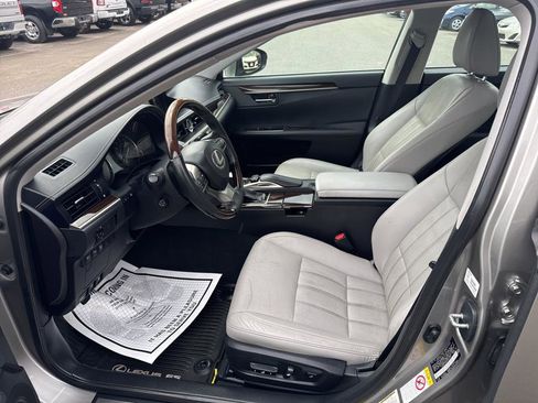Used 2016 Lexus ES 350 4dr Sdn image 9
