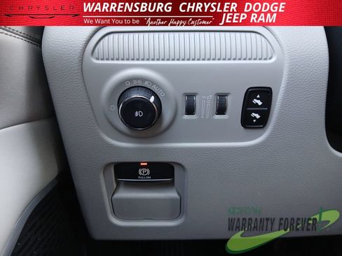 Used 2024 Jeep Wagoneer L Series II w/ Flexible Seating Group AWD/4WD image 32