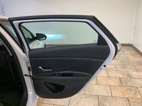 Used 2024 Hyundai Elantra SEL image 40