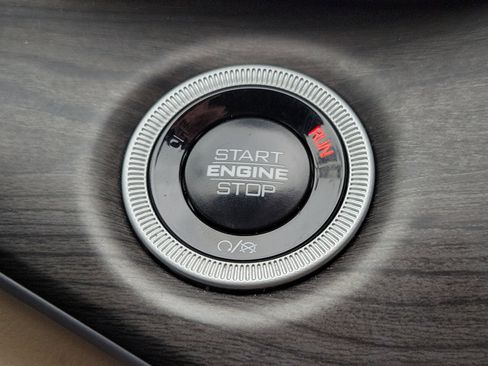 Used 2024 Jeep Grand Cherokee Limited w/ Trailer Tow Package AWD/4WD image 28