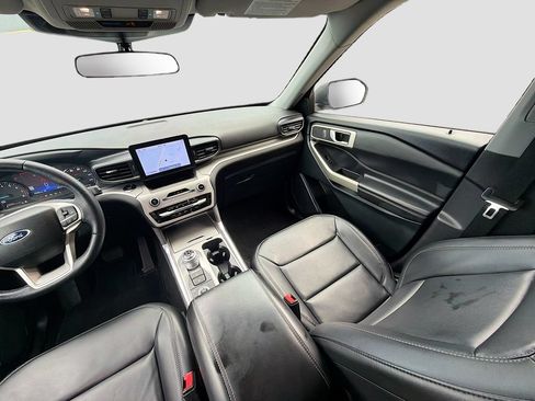 Used 2023 Ford Explorer XLT AWD/4WD image 26