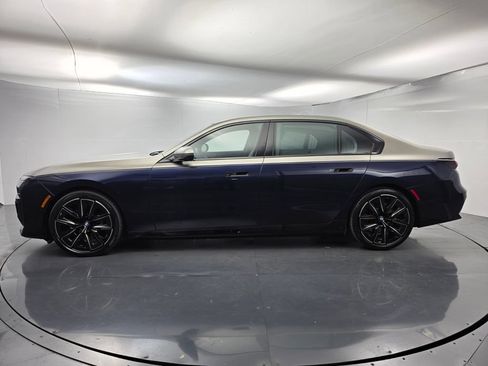 Used 2024 BMW i7 xDrive60 AWD/4WD image 7