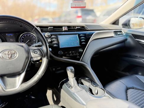 Used 2018 Toyota Camry SE image 22
