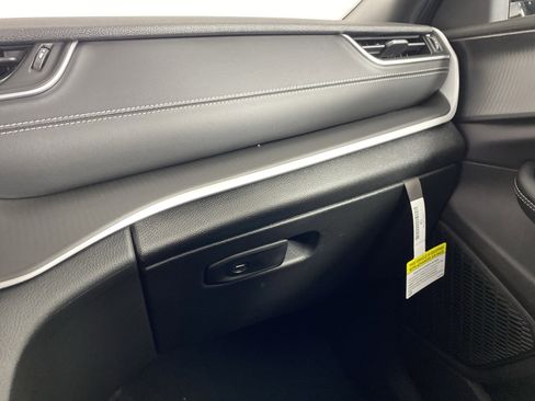 New 2025 Jeep Grand Cherokee Altitude image 36