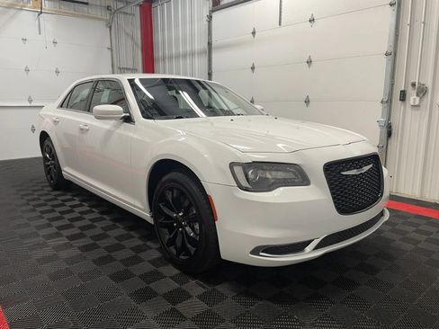 Used 2022 Chrysler 300 Touring AWD/4WD image 5