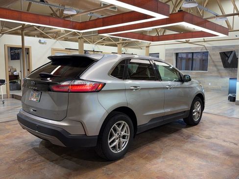 Used 2023 Ford Edge SEL w/ Cold Weather Package image 4