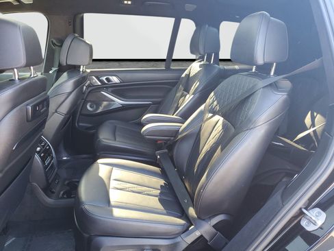 Used 2021 BMW X7 M50i image 16