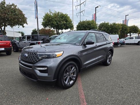 Used 2023 Ford Explorer XLT w/ Equipment Group 202A image 1