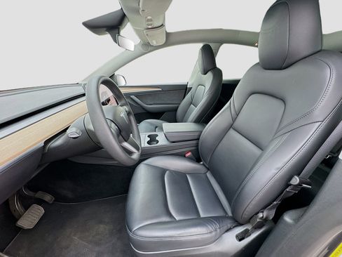 Used 2023 Tesla Model Y 2WD image 13