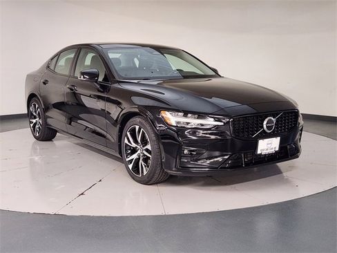 Used 2024 Volvo S60 B5 Core image 7