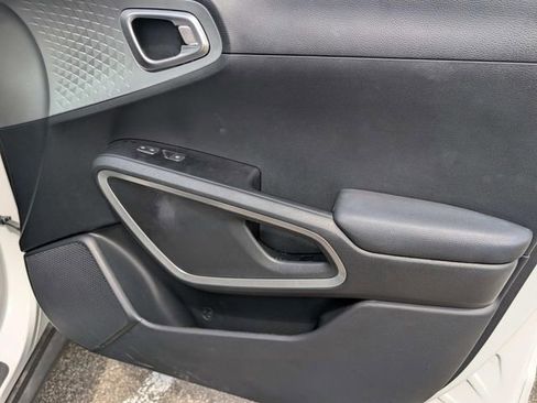 Used 2025 Kia Soul LX image 23