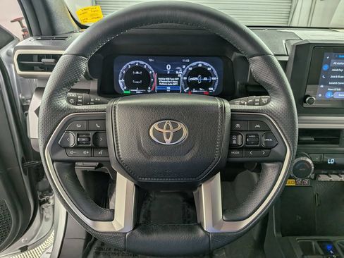 Used 2025 Toyota 4Runner TRD Off-Road AWD/4WD image 13