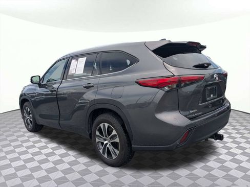 Used 2021 Toyota Highlander XLE FWD image 5