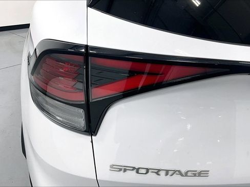 Used 2024 Kia Sportage EX image 31