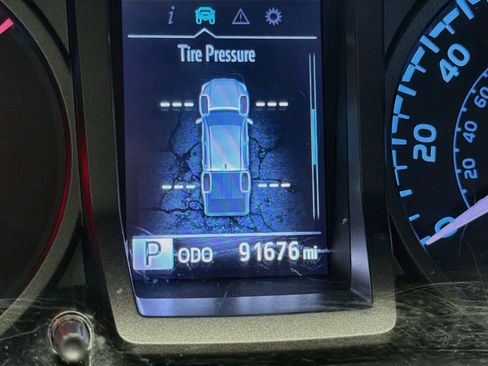 Used 2021 Toyota Tacoma TRD Off-Road w/ Technology Package AWD/4WD image 8