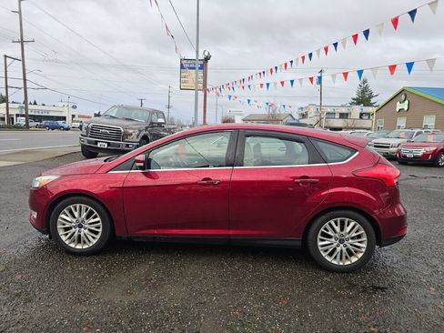 Used 2017 Ford Focus Titanium w/ Titanium Technology Package image 4
