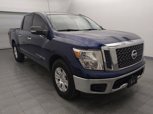 Used 2018 Nissan Titan SV image 13