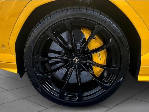 Used 2022 Lamborghini Urus AWD/4WD image 10