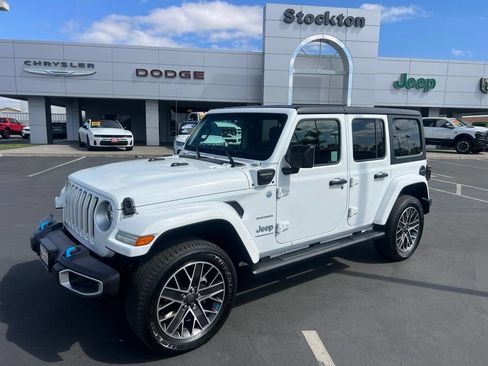 Used 2023 Jeep Wrangler Unlimited Sahara AWD/4WD image 3