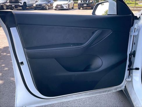 Used 2022 Tesla Model Y Performance AWD/4WD image 24