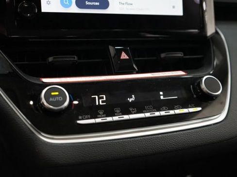 Used 2025 Toyota Corolla LE image 28