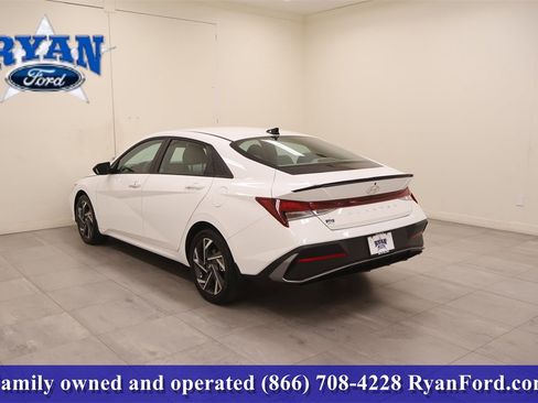 Used 2025 Hyundai Elantra Sport image 3
