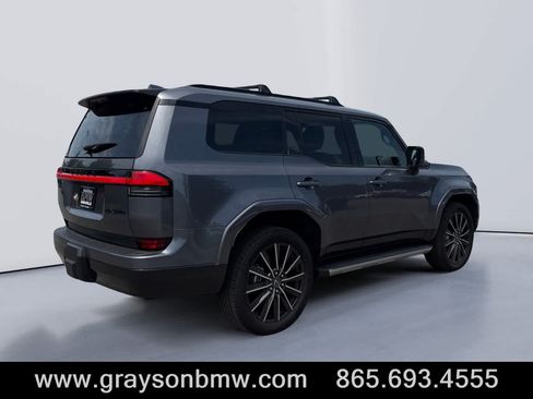 Used 2024 Lexus GX 550 AWD/4WD image 3
