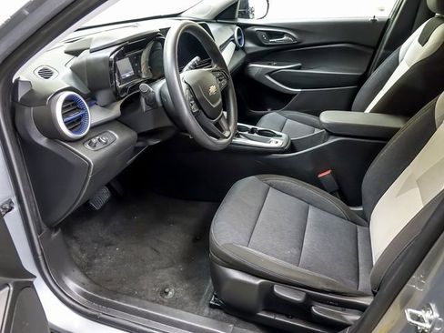 Used 2024 Chevrolet Trax LS w/ Driver Confidence Package image 9