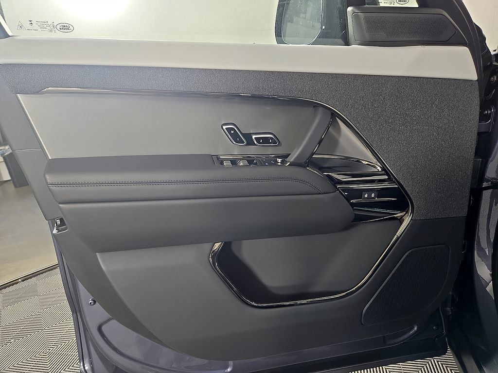 New 2026 Land Rover Range Rover Sport Dynamic SE AWD/4WD image 9