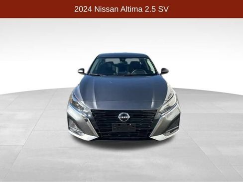 Used 2024 Nissan Altima 2.5 SV image 2