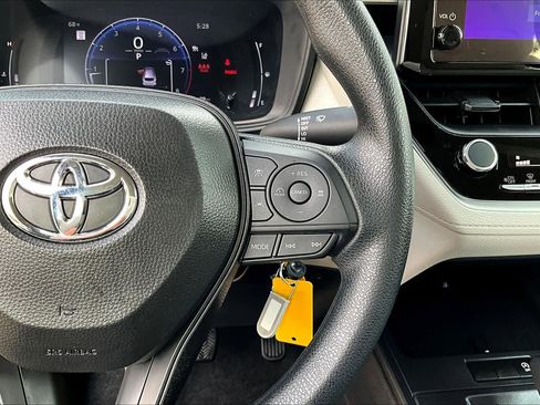 Used 2026 Toyota Corolla Cross L image 23