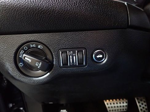 Used 2016 Dodge Challenger R/T RWD image 5
