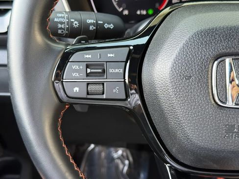 Used 2025 Honda Pilot Sport image 18
