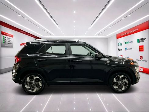 Used 2023 Hyundai Venue SEL image 9