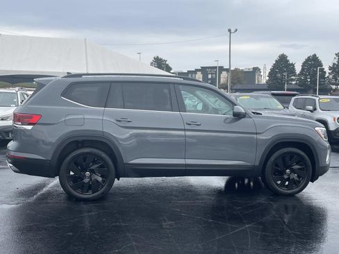 Certified 2025 Volkswagen Atlas SE w/ Panoramic Sunroof Package image 8