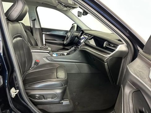 Used 2023 Jeep Grand Cherokee 30th Anniversary image 28