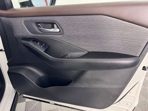 Used 2023 Nissan Rogue SV image 28