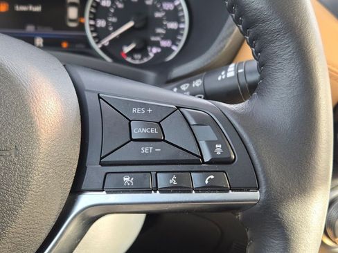 Used 2025 Nissan Sentra SV w/ SV Premium Package image 33