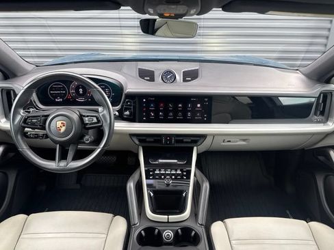 Used 2024 Porsche Cayenne Coupe AWD/4WD image 18